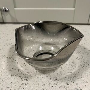 Vintage 1950s DOROTHY THORPE Silver Fade Rounded Glass Triangle Bowls 5" x 3"